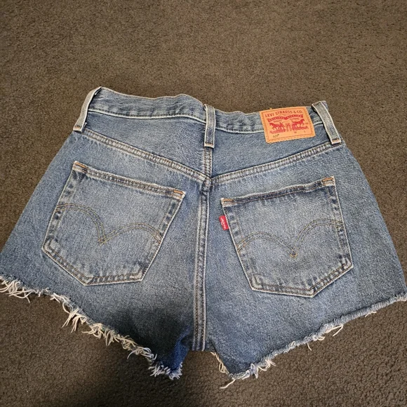 NWOT Levi's Light Blue Distressed Jean Shorts - Picture 2 of 7